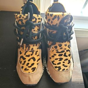 Size too small, minor scuff to the front